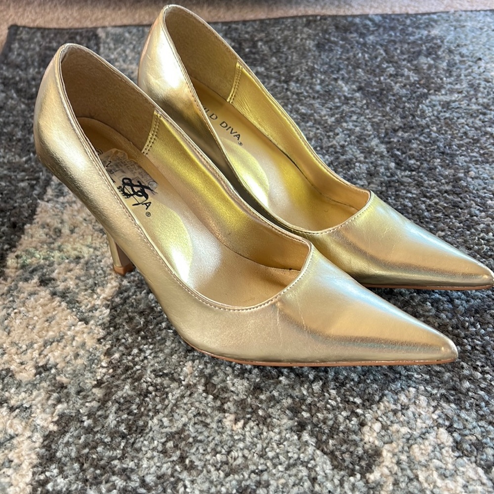 Like New 3” gold Wild Diva heels